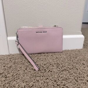 Micheal Kors wristlet